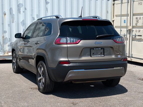 Used 2019 Jeep Cherokee Limited w/ Luxury Group image 6