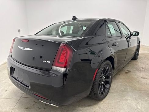 Used 2020 Chrysler 300 Touring w/ Sport Appearance Package RWD image 5