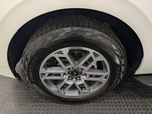 Used 2025 Ford Expedition Active AWD/4WD image 7