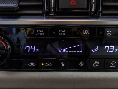 Used 2024 Nissan Pathfinder SL w/ Black Appearance Package AWD/4WD image 27