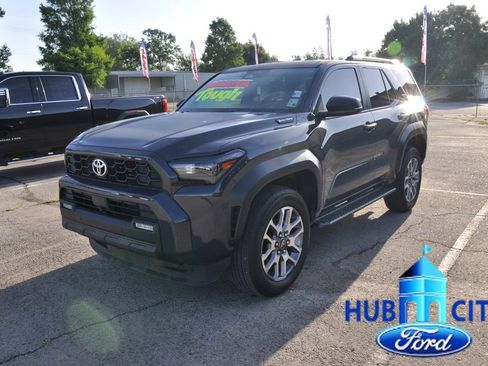 Used 2025 Toyota 4Runner 4WD image 1