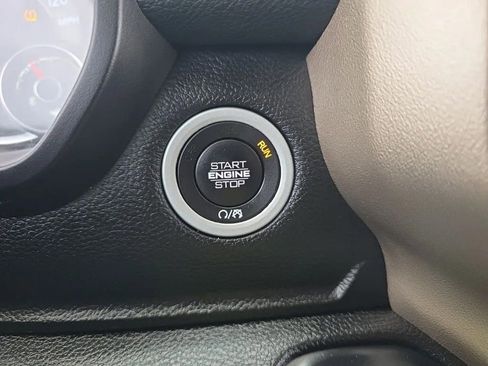 Used 2019 RAM 1500 Laramie AWD/4WD image 30