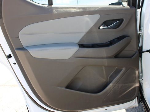 Used 2020 Chevrolet Traverse LT w/ Driver Confidence II Package image 41