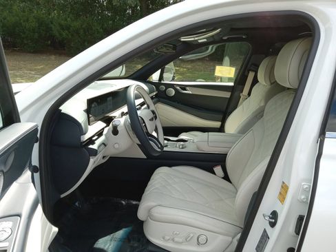 Used 2025 Genesis GV80 3.5T Prestige AWD/4WD image 10