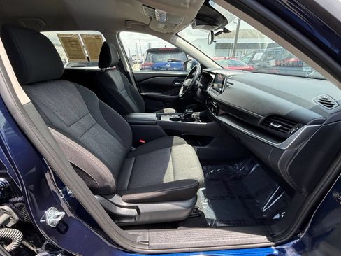Used 2025 Nissan Rogue SV FWD image 41