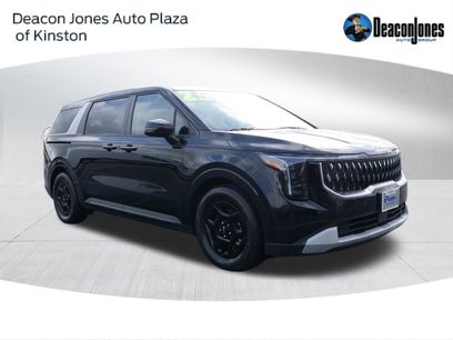 Used 2025 Kia Carnival