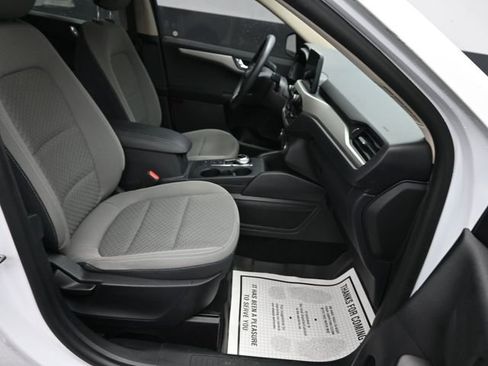 Used 2020 Ford Escape SE image 8