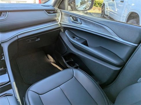 New 2025 Jeep Grand Cherokee Limited w/ Black Appearance Package image 17