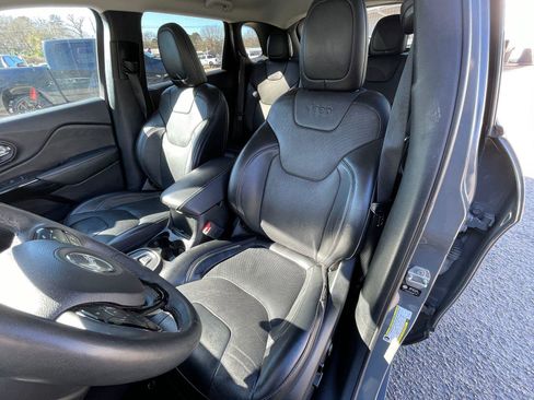 Certified 2023 Jeep Cherokee Altitude Lux image 9