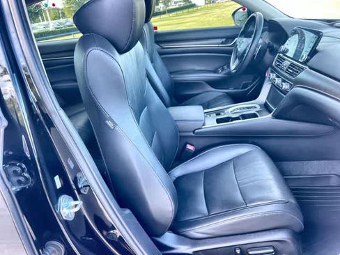 Used 2022 Honda Accord Touring image 12