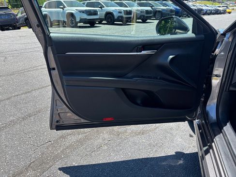 Used 2021 Toyota Camry SE w/ Convenience Package FWD image 10