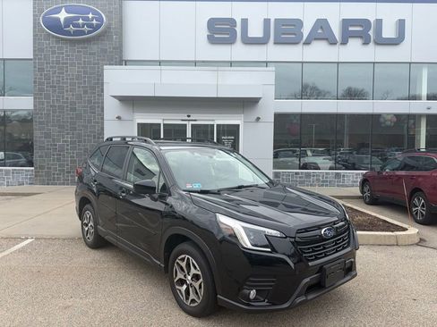 Used 2023 Subaru Forester Premium image 1