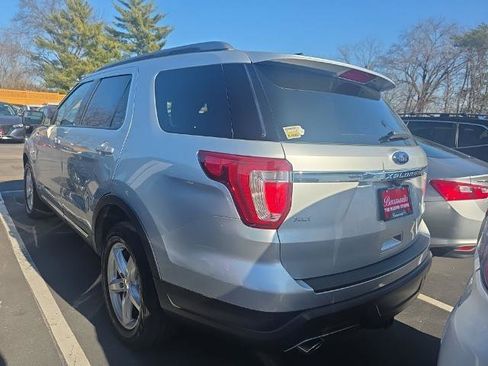 Used 2018 Ford Explorer XLT image 3