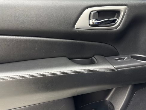 Used 2020 Nissan Pathfinder SV FWD image 37