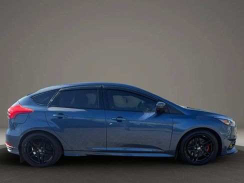 Used 2018 Ford Focus ST w/ Equipment Group 401A FWD image 4
