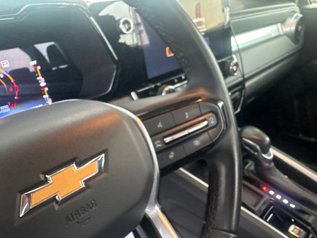Used 2023 Chevrolet Colorado LT w/ LT Convenience Package III RWD image 11