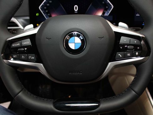 Used 2025 BMW 330i Sedan image 22