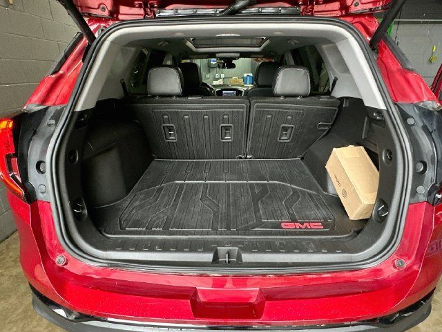 Used 2022 GMC Terrain SLT w/ Infotainment Package II FWD image 28