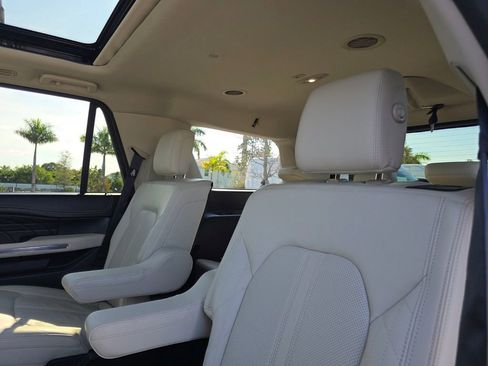 Used 2020 Ford Expedition Platinum image 19