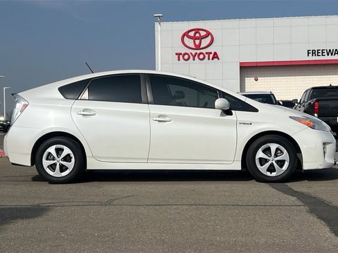 Used 2013 Toyota Prius Four image 3