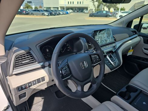 Certified 2026 Honda Odyssey EX-L image 2