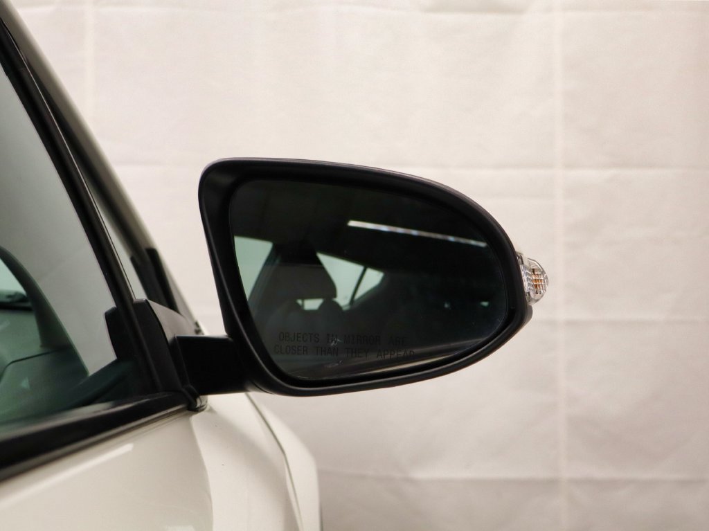 Used 2021 Toyota C-HR LE FWD image 17