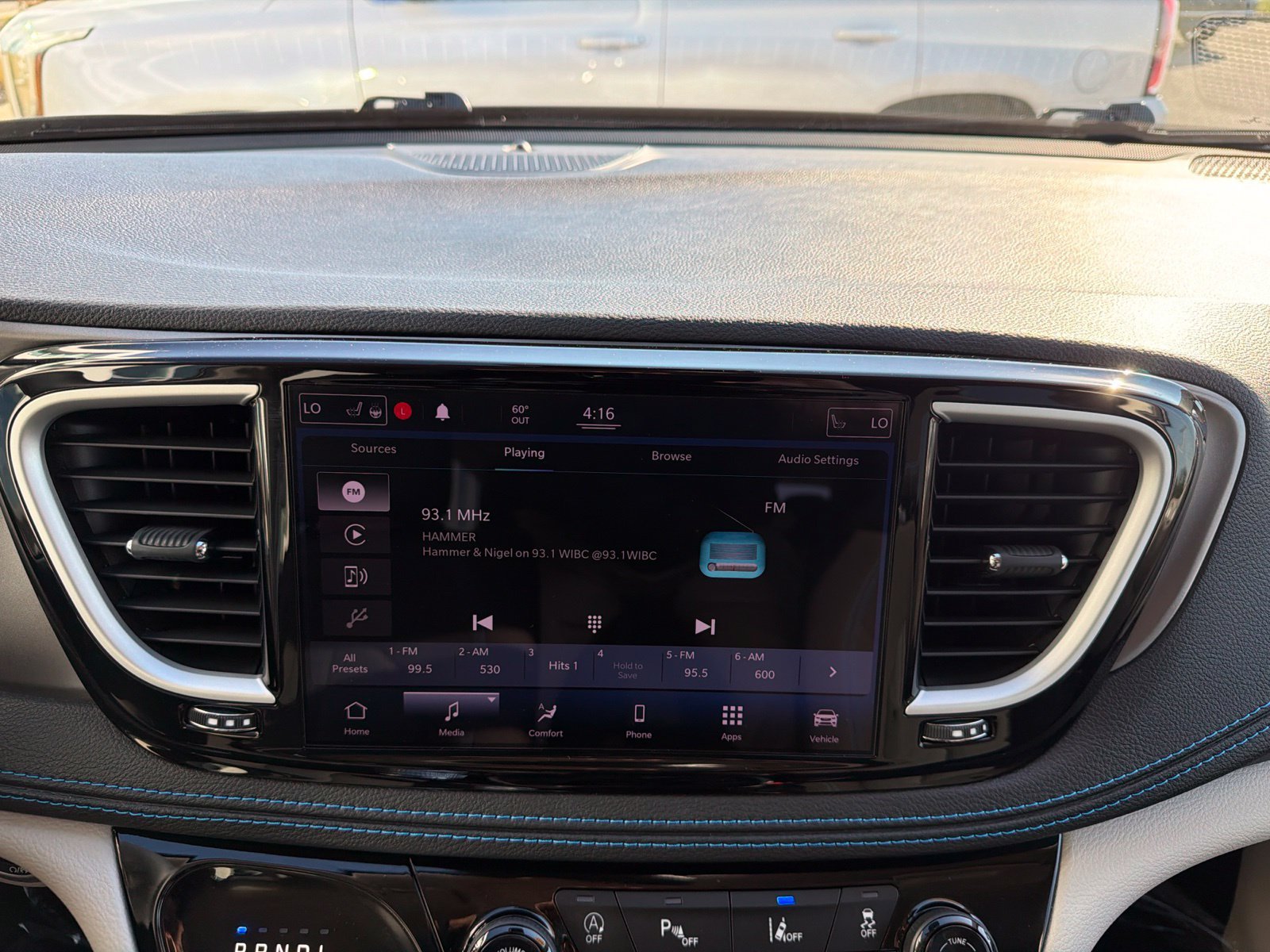 Used 2021 Chrysler Pacifica Touring w/ Cold Weather Group FWD image 30