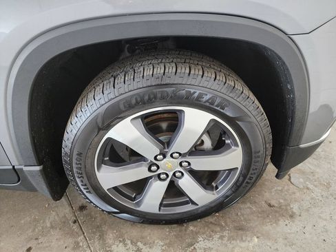 Used 2019 Chevrolet Traverse LT w/ LT Premium Package AWD/4WD image 46
