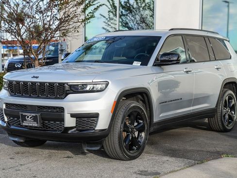 Used 2023 Jeep Grand Cherokee L Laredo image 3