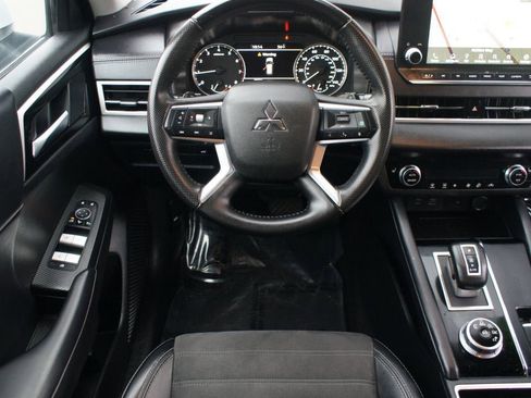 Used 2024 Mitsubishi Outlander SE image 5