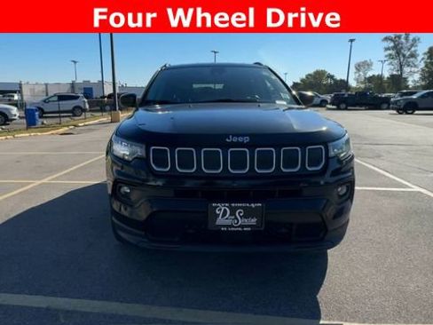 Used 2022 Jeep Compass Latitude image 3