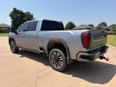 Used 2025 GMC Sierra 2500 Denali Ultimate AWD/4WD image 2