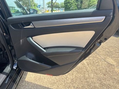 Used 2014 Volkswagen Passat 1.8T SE image 16