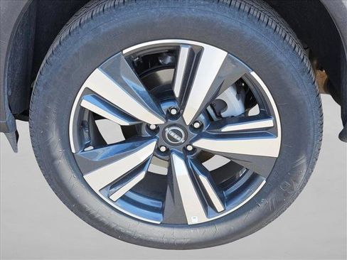 Used 2026 Nissan Rogue SL FWD image 14
