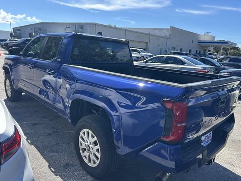 Used 2024 Toyota Tacoma SR5 AWD/4WD image 5