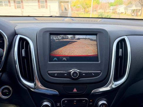 Used 2018 Chevrolet Equinox LT image 17