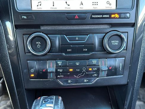 Used 2017 Ford Explorer XLT w/ Equipment Group 202A FWD image 32
