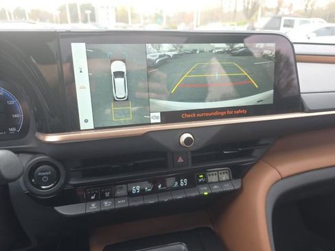 Used 2025 Toyota Crown Signia Limited w/ Advanced Technology Package image 22