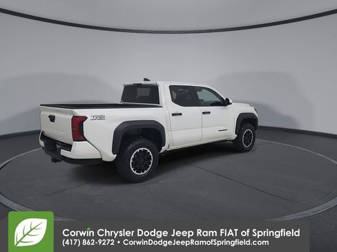 Used 2024 Toyota Tacoma TRD Off-Road image 15