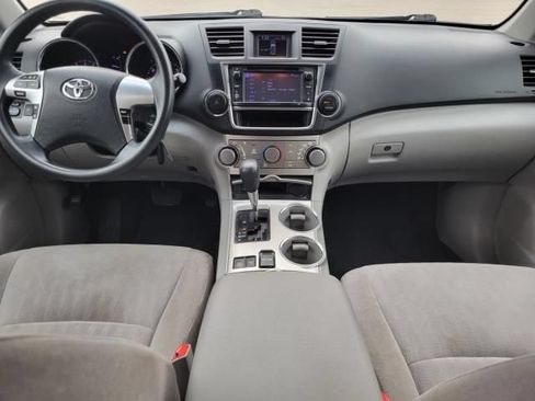 Used 2013 Toyota Highlander FWD w/ Cold Weather Pkg image 13