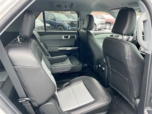 Used 2022 Ford Explorer XLT w/ Equipment Group 202A image 25
