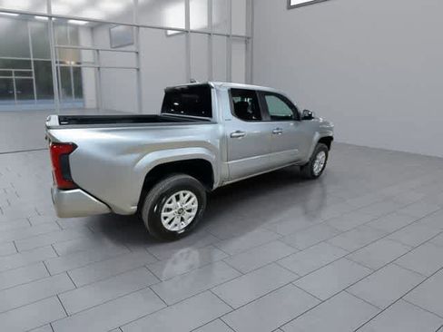 Certified 2025 Toyota Tacoma SR5 AWD/4WD image 8