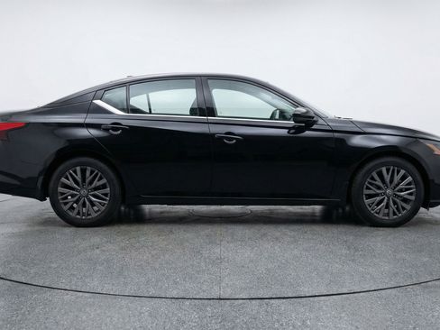 Used 2025 Nissan Altima 2.5 SV image 11