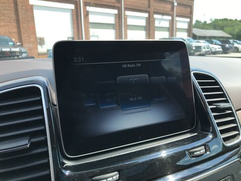 Used 2019 Mercedes-Benz GLE 400 4MATIC image 18