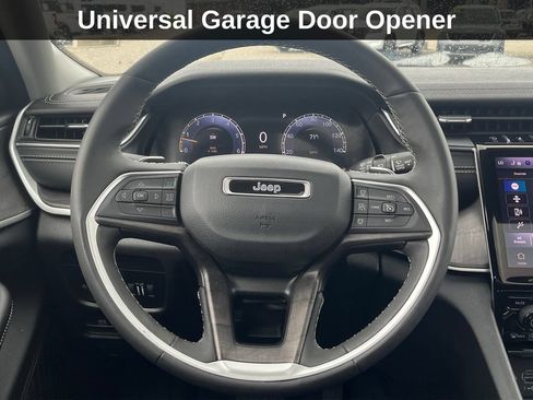 Used 2023 Jeep Grand Cherokee L Limited AWD/4WD image 19