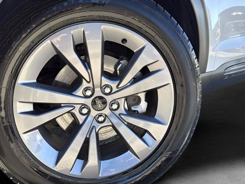 Used 2023 Ford Explorer XLT w/ Equipment Group 202A image 5