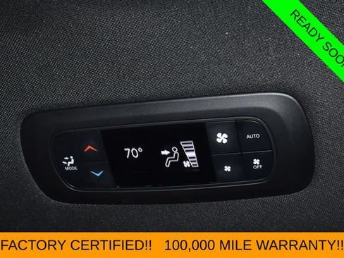 Certified 2025 Chrysler Pacifica Select FWD image 29