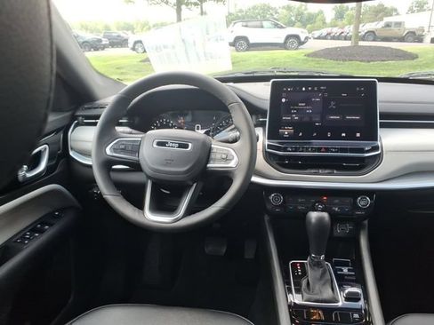 Used 2025 Jeep Compass Limited AWD/4WD image 10