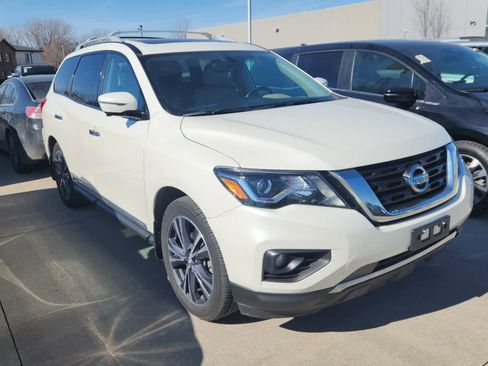 Used 2017 Nissan Pathfinder Platinum image 3