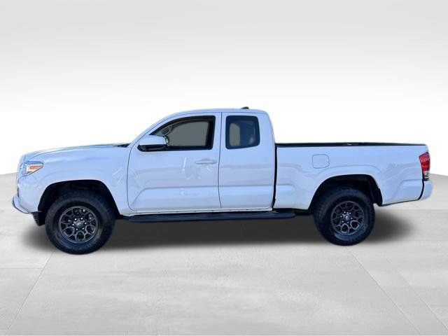Used 2016 Toyota Tacoma SR w/ SR Convenience Package AWD/4WD image 2